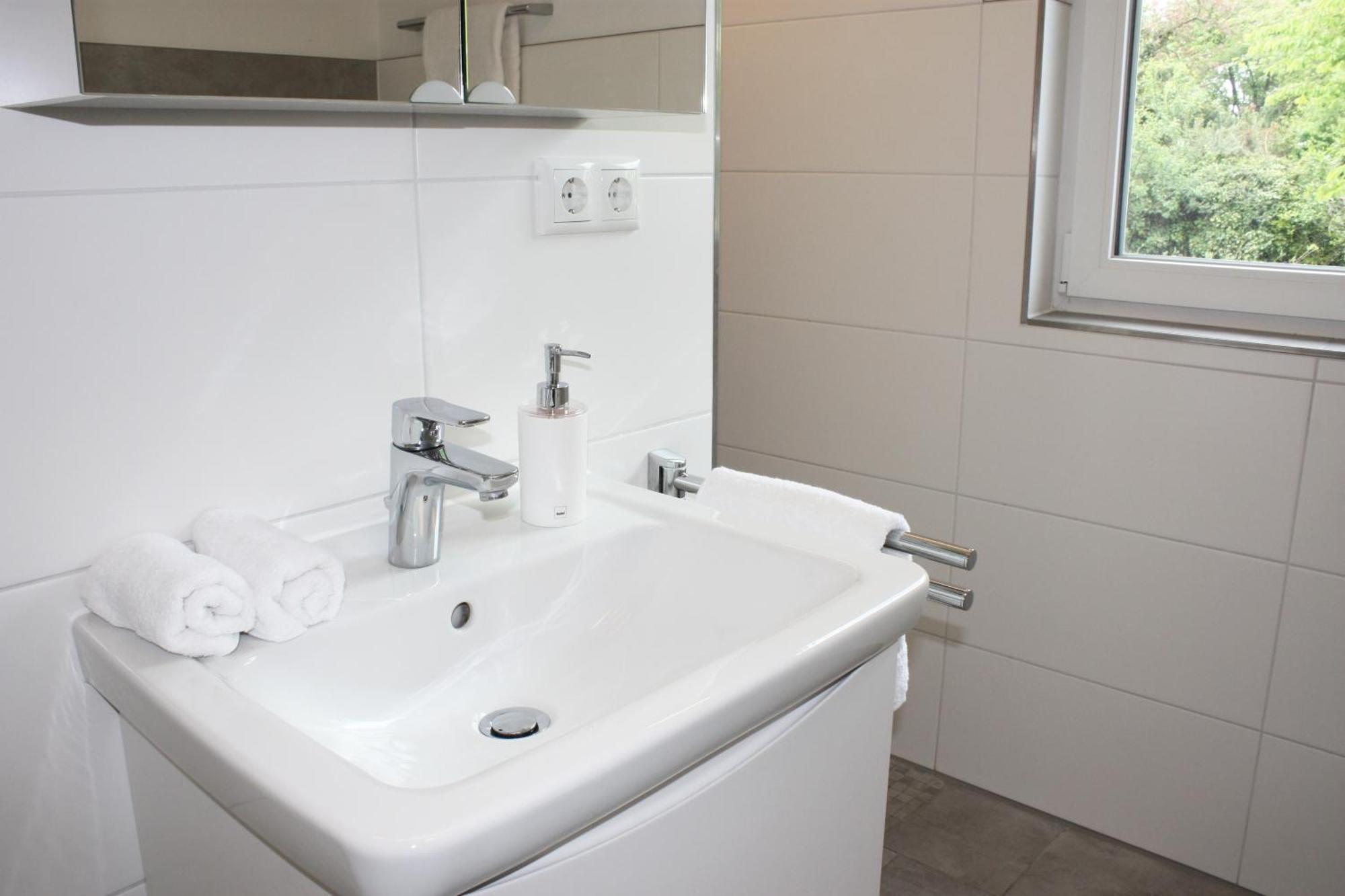 Julo Apartments Tuchenbach Eksteriør billede